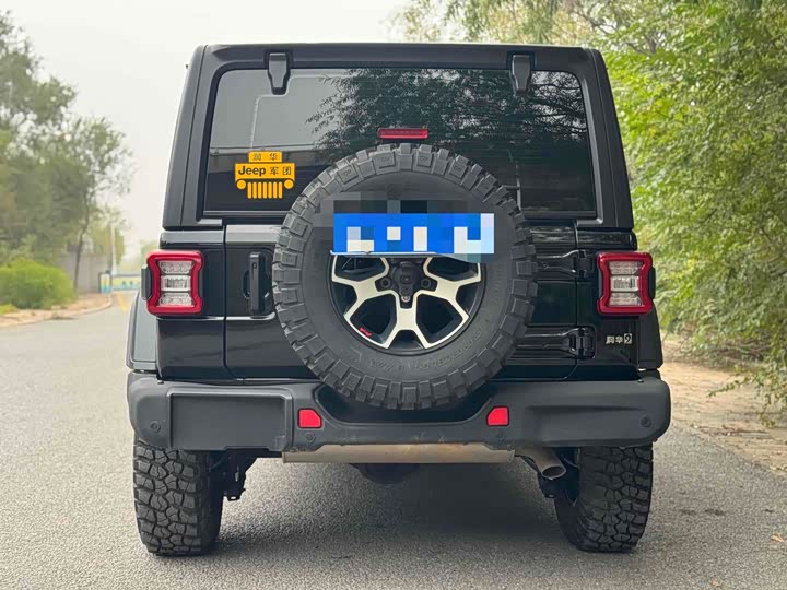 Фото 8 - Jeep Wrangler