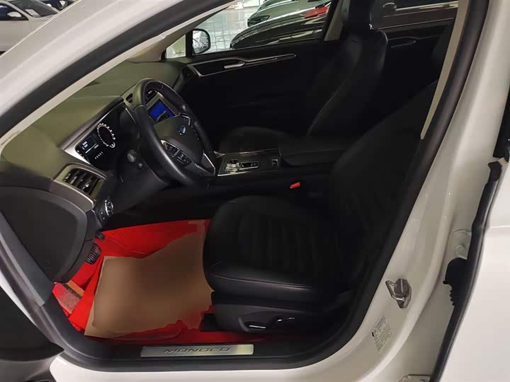 Фото 15 - Ford Mondeo