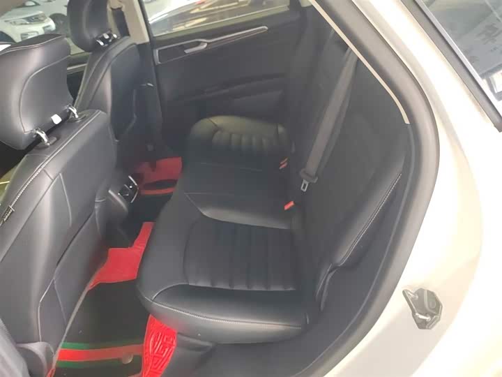 Фото 17 - Ford Mondeo