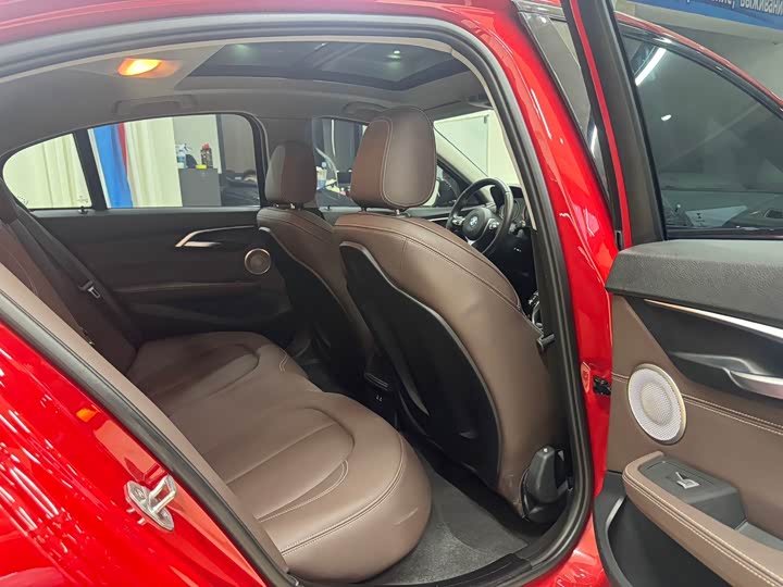 Фото 9 - BMW 1 Series