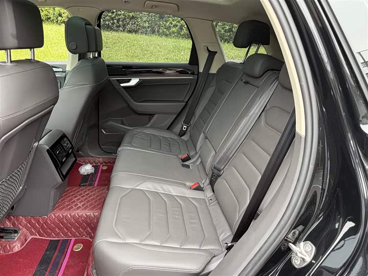 Фото 10 - Volkswagen Touareg