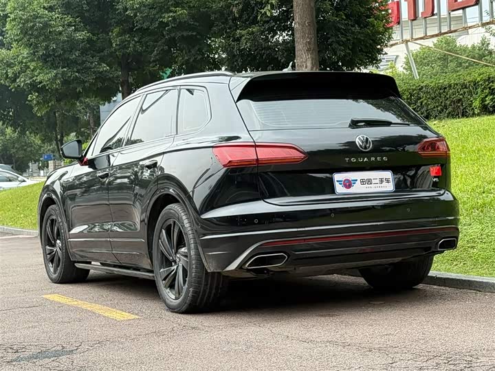 Фото 4 - Volkswagen Touareg