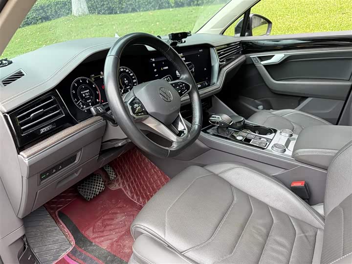 Фото 7 - Volkswagen Touareg