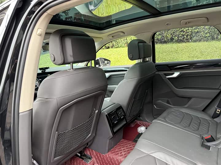 Фото 9 - Volkswagen Touareg