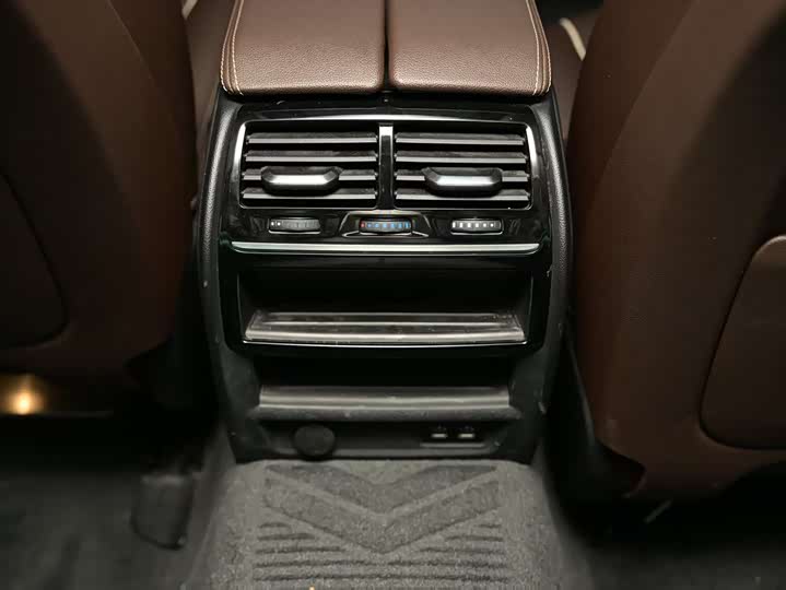 Фото 13 - BMW 5 Series