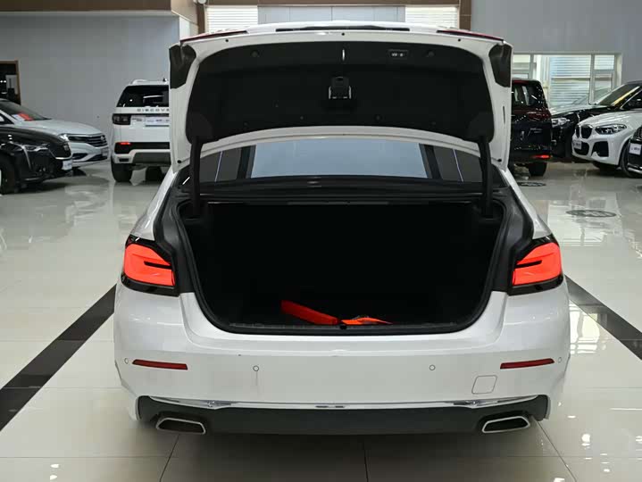 Фото 15 - BMW 5 Series