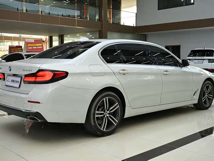 Фото 16 - BMW 5 Series