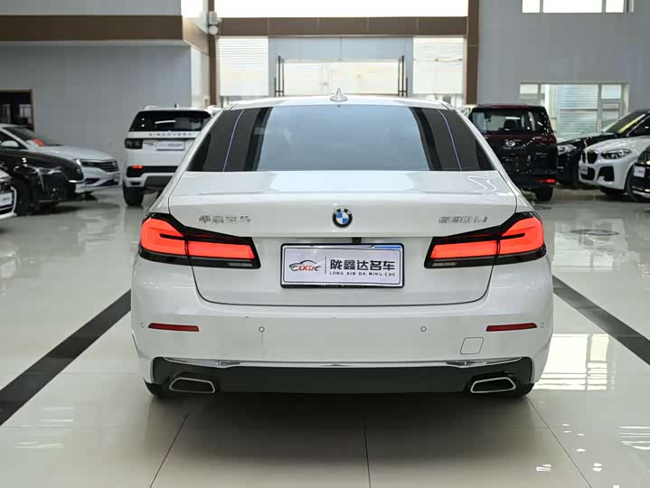 Фото 17 - BMW 5 Series