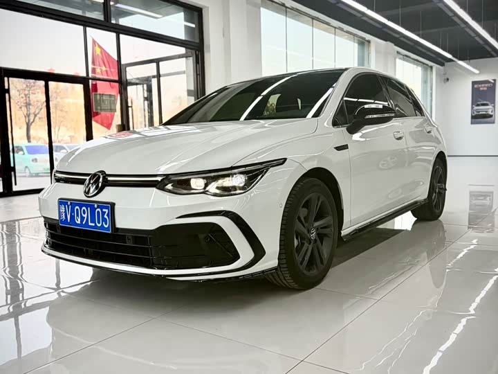 Фото 1 - Volkswagen Golf