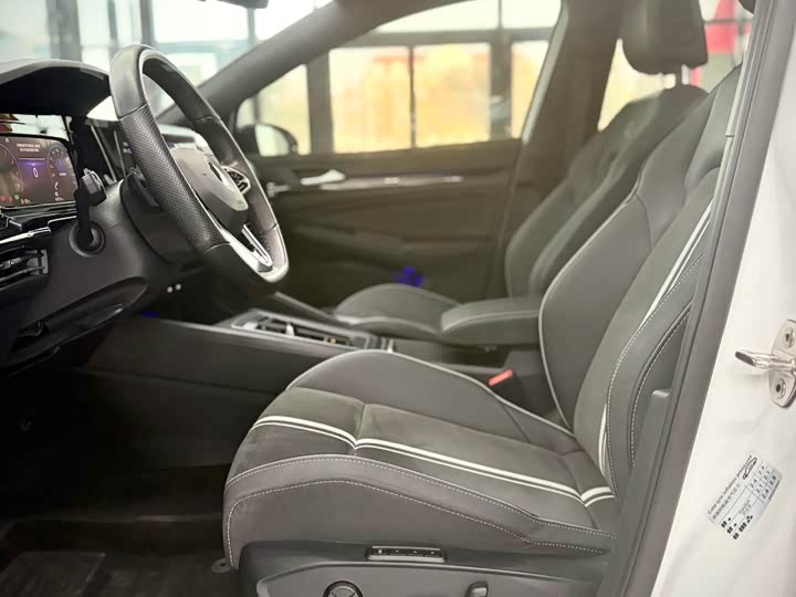 Фото 10 - Volkswagen Golf