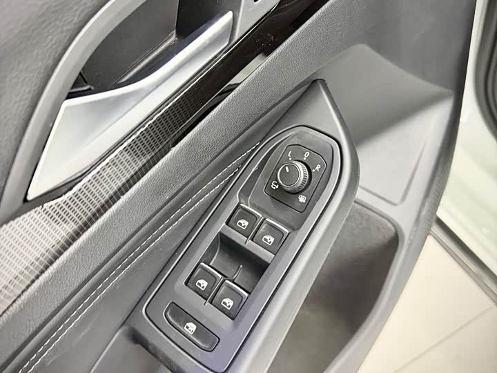 Фото 11 - Volkswagen Golf