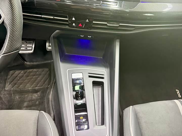 Фото 13 - Volkswagen Golf