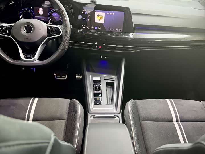 Фото 18 - Volkswagen Golf