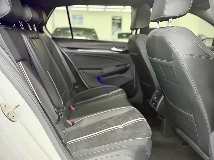 Фото 21 - Volkswagen Golf