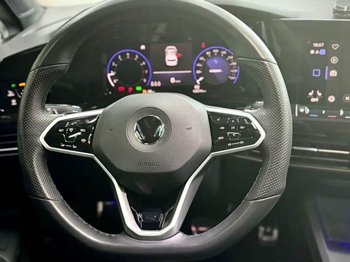 Фото 22 - Volkswagen Golf