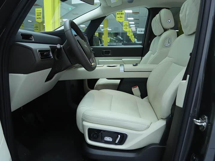 Фото 13 - LiXiang Mega