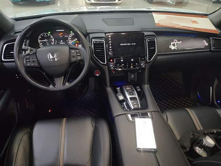 Фото 10 - Honda UR-V