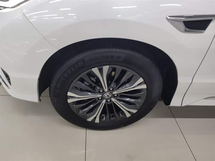 Фото 23 - Honda UR-V