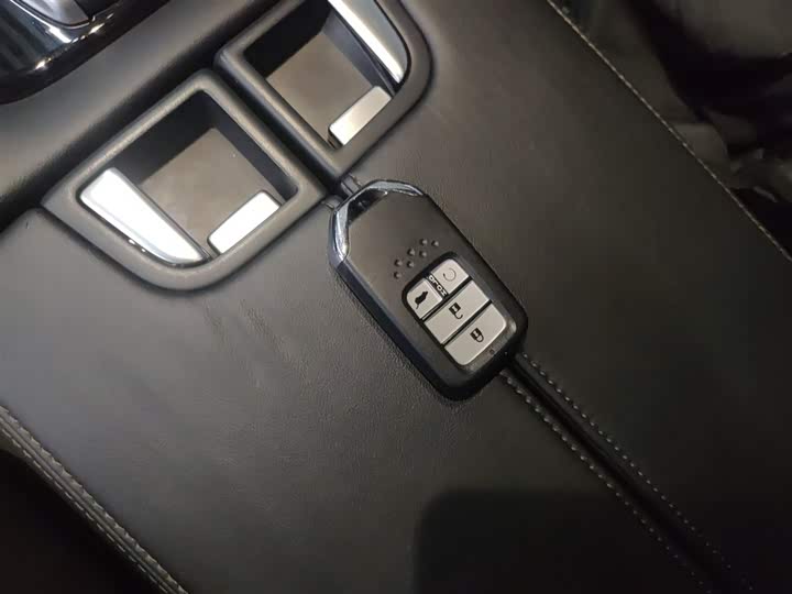 Фото 9 - Honda UR-V