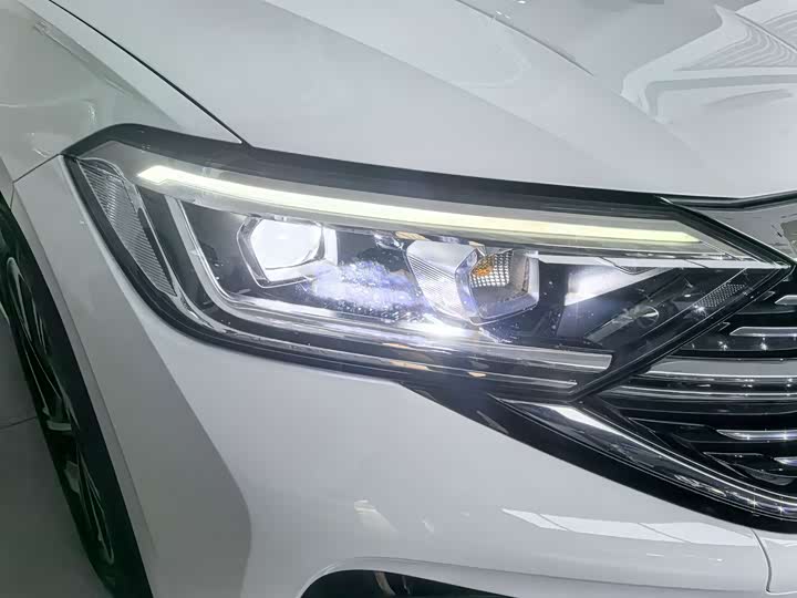 Фото 13 - Volkswagen Sagitar L