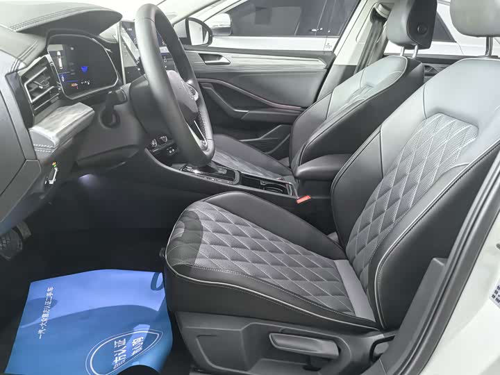 Фото 4 - Volkswagen Sagitar L