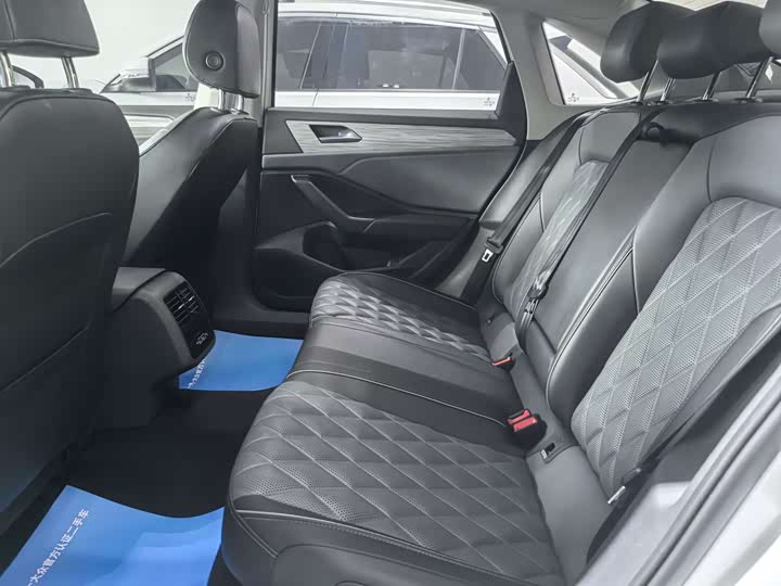 Фото 5 - Volkswagen Sagitar L