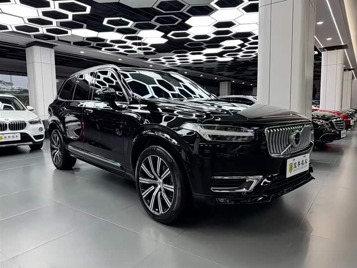 Фото 3 - Volvo XC90