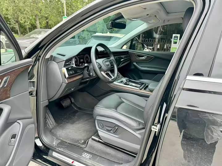 Фото 4 - Audi Q7