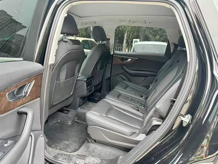 Фото 6 - Audi Q7