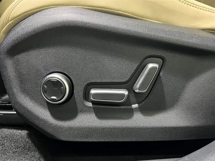 Фото 11 - Geely Monjaro