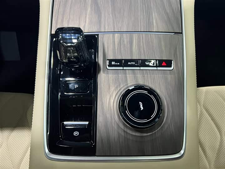 Фото 16 - Geely Monjaro