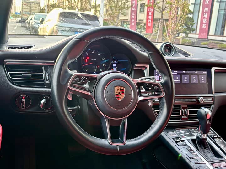 Фото 14 - Porsche Macan