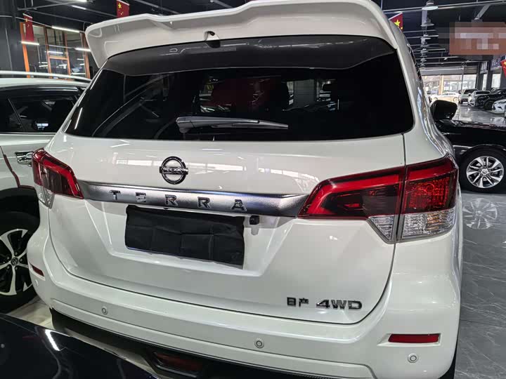 Фото 4 - Nissan Terra