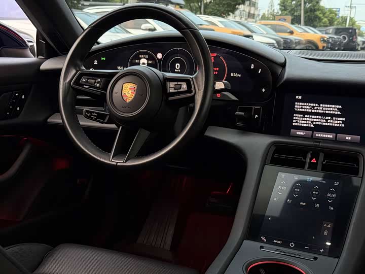 Фото 11 - Porsche Taycan