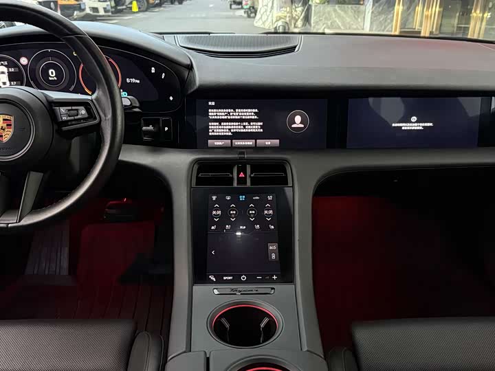 Фото 12 - Porsche Taycan