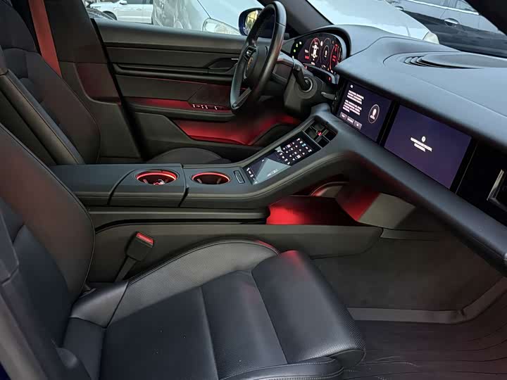 Фото 13 - Porsche Taycan