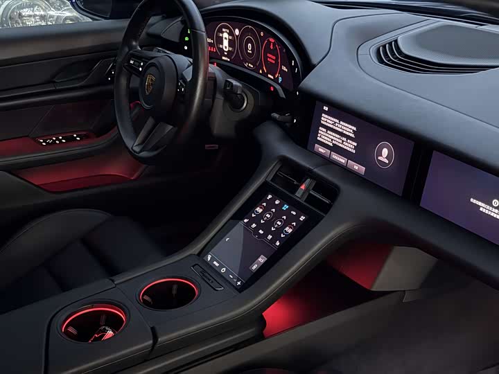 Фото 14 - Porsche Taycan