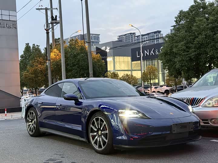 Фото 3 - Porsche Taycan