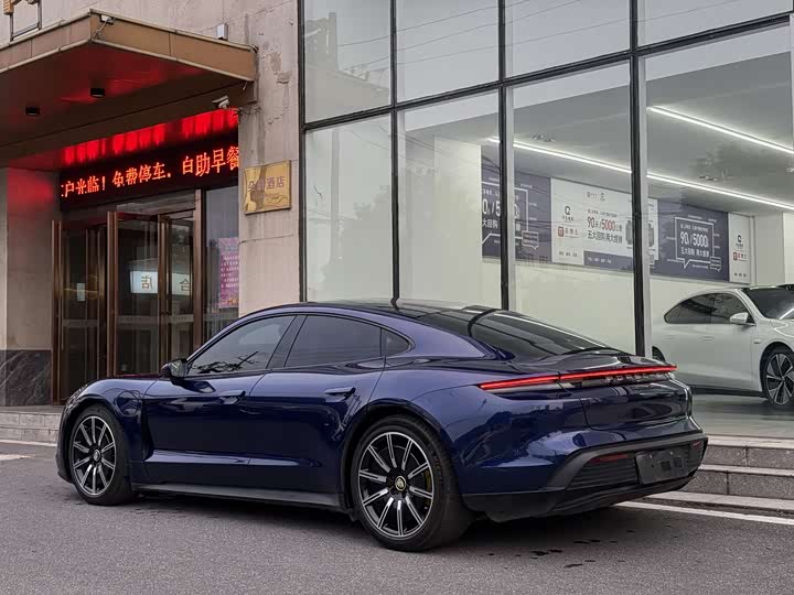 Фото 4 - Porsche Taycan