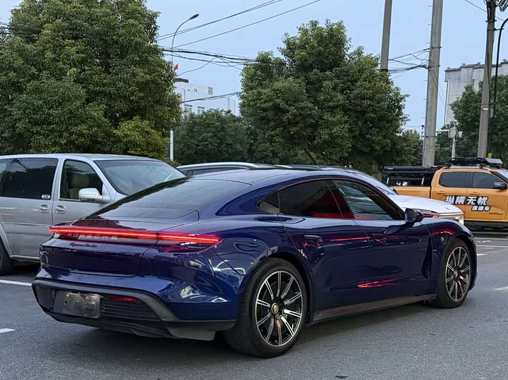 Фото 6 - Porsche Taycan