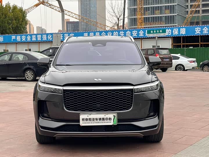 Фото 2 - LiXiang One