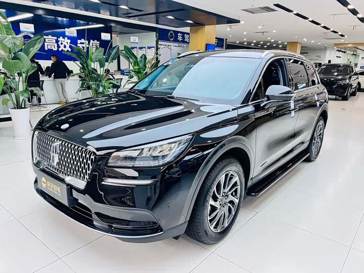 Фото 1 - Lincoln Corsair