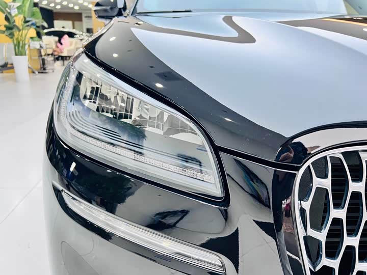 Фото 10 - Lincoln Corsair