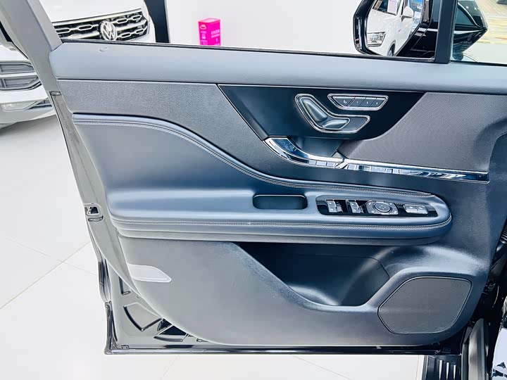 Фото 12 - Lincoln Corsair