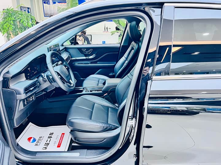 Фото 22 - Lincoln Corsair