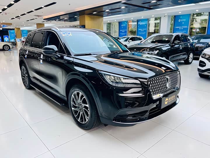 Фото 3 - Lincoln Corsair