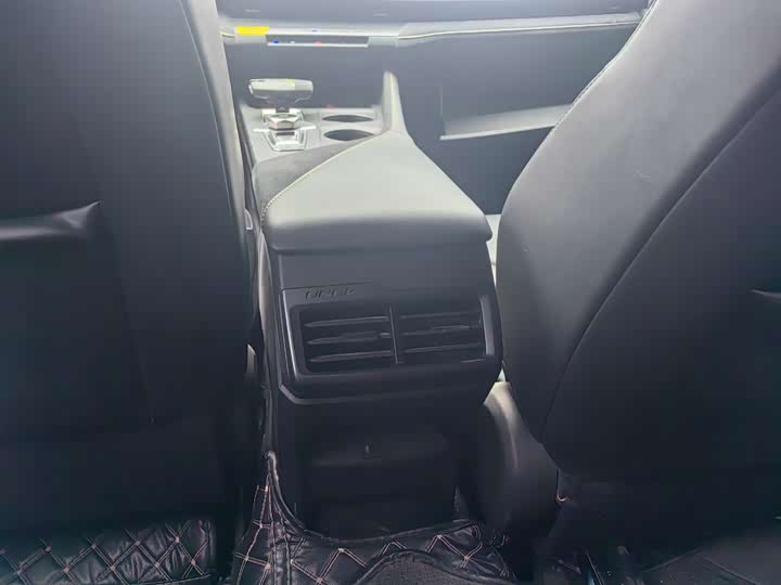 Фото 11 - Changan UNI-V