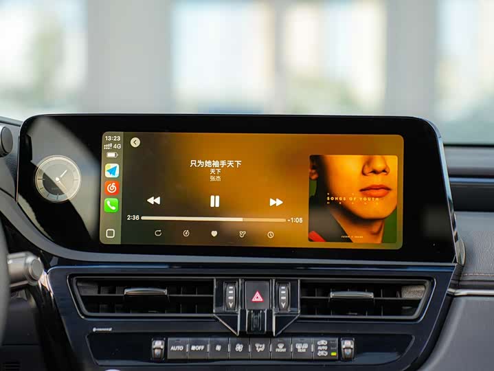 Фото 17 - Lexus ES