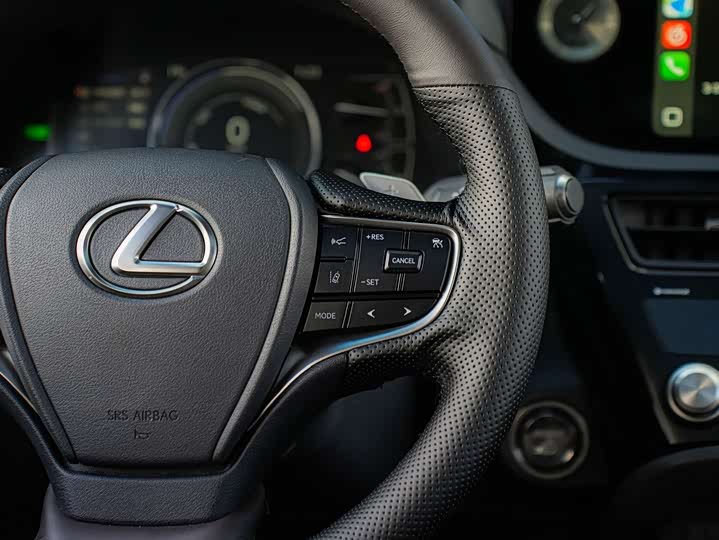 Фото 20 - Lexus ES