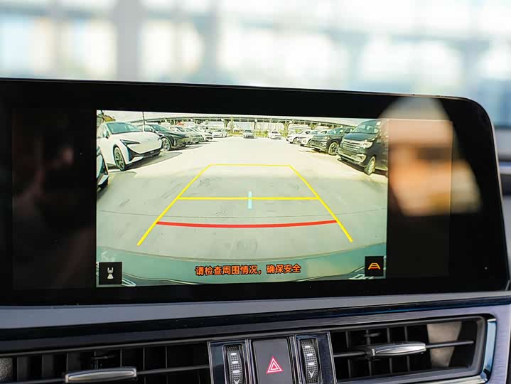 Фото 21 - Lexus ES